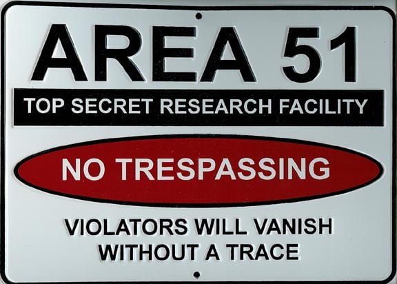Cartel del Área 51 prohibido el paso